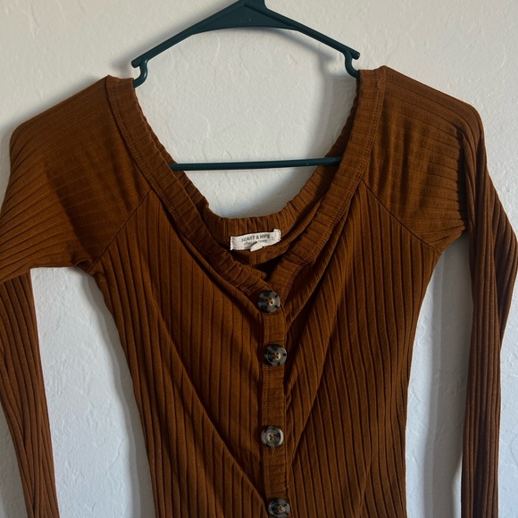 Heart Hips Rust Ribbed Button-Up Top - Picture 3 of 3